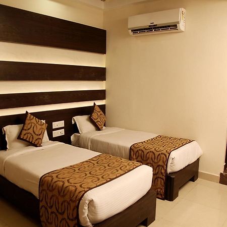 Oyo 905 Galaxy View Hotel Prayagraj Exterior foto
