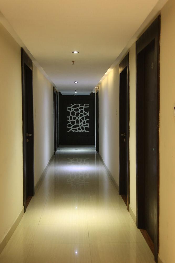 Oyo 905 Galaxy View Hotel Prayagraj Exterior foto