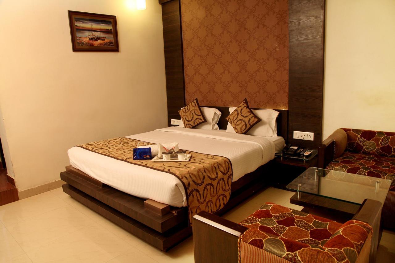 Oyo 905 Galaxy View Hotel Prayagraj Exterior foto