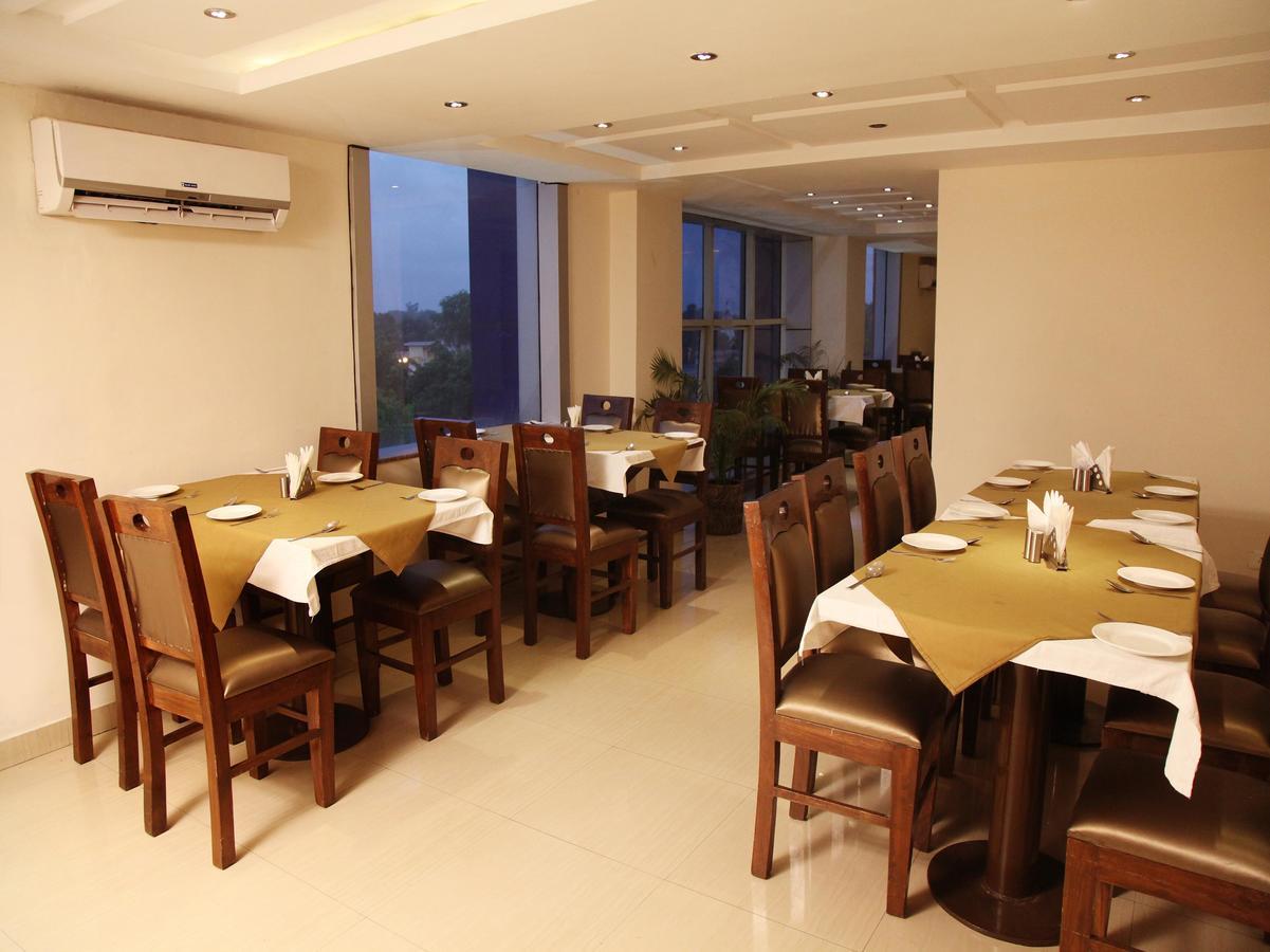 Oyo 905 Galaxy View Hotel Prayagraj Exterior foto